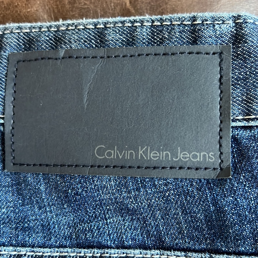 Calvin Klein - Picture 3 of 5